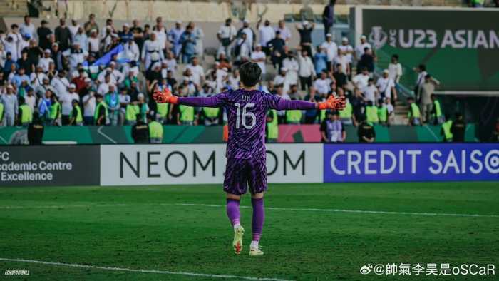 李昊公开秀恩爱！记者：他至少是国足二号门将 两年内冲击颜骏凌位置